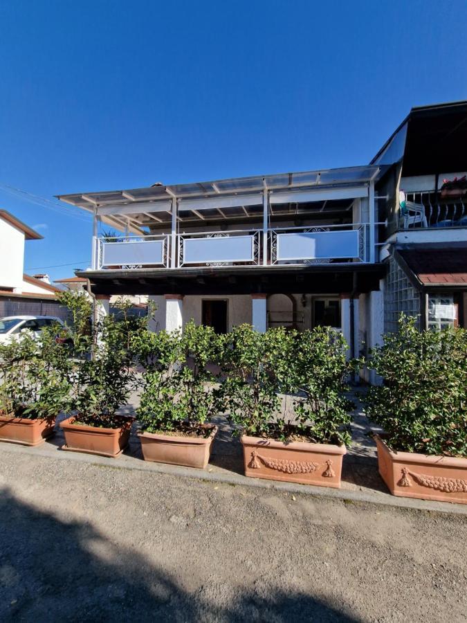 Tra Forte Dei Marmi E Marina Di Massa - Il Melograno エクステリア 写真